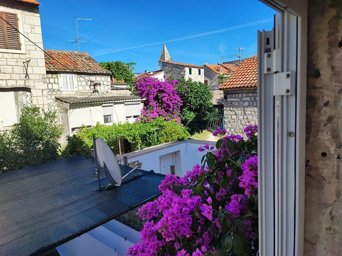 Carol Rooms Trogir 3*,