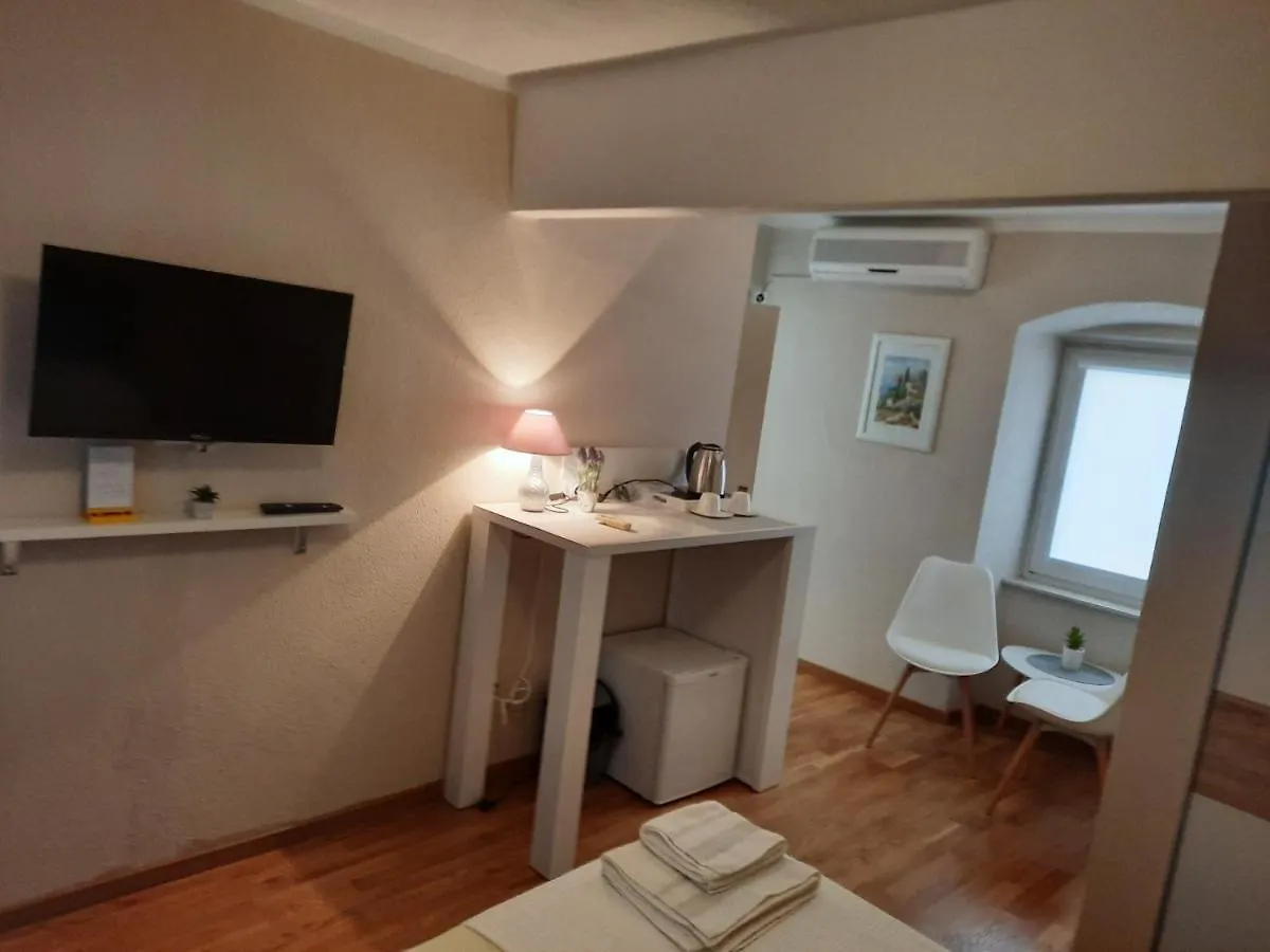 Carol Rooms Trogir 3*,