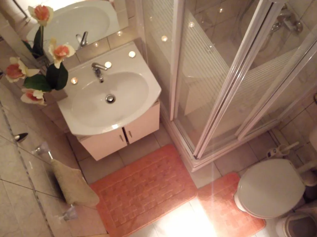Carol Rooms Trogir Guest house