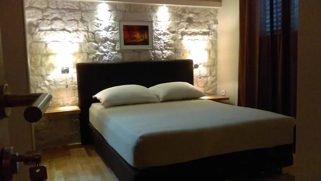 Carol Rooms Trogir 3*,