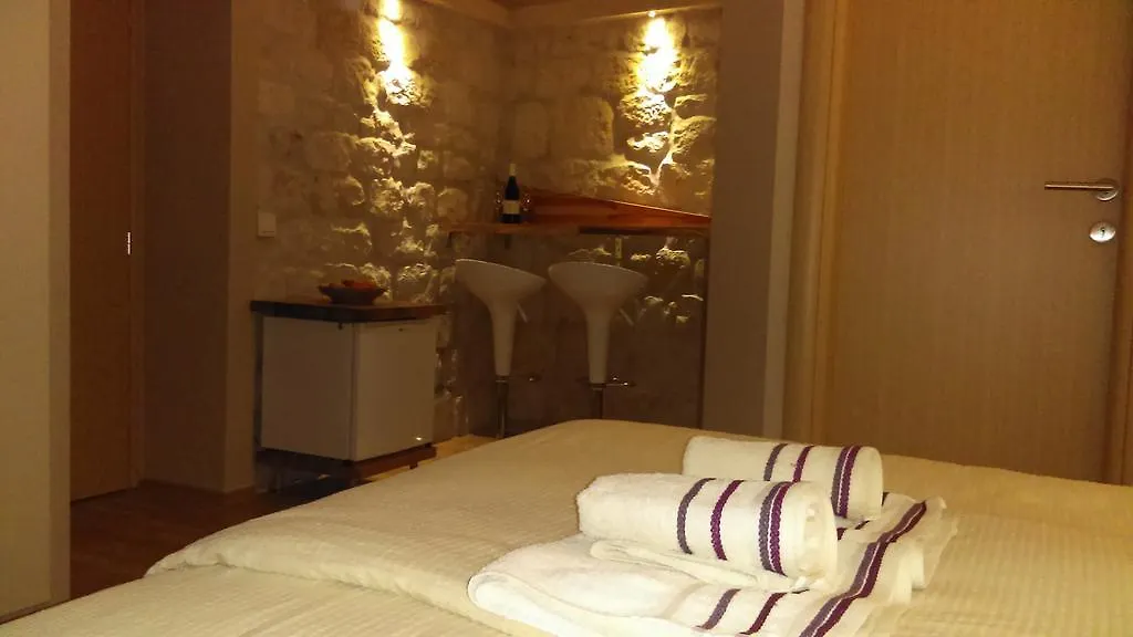 Carol Rooms Trogir 3*,  Croatia