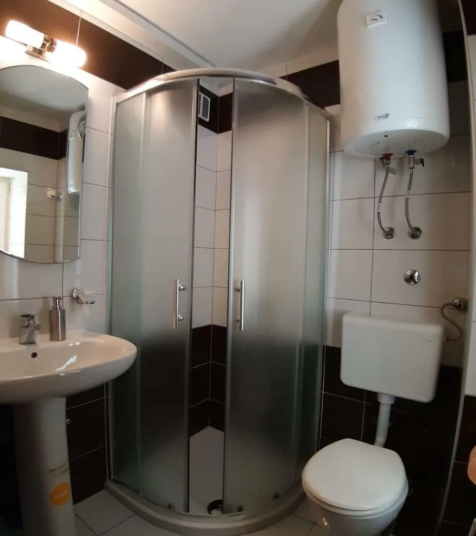 Carol Rooms Trogir Guest house