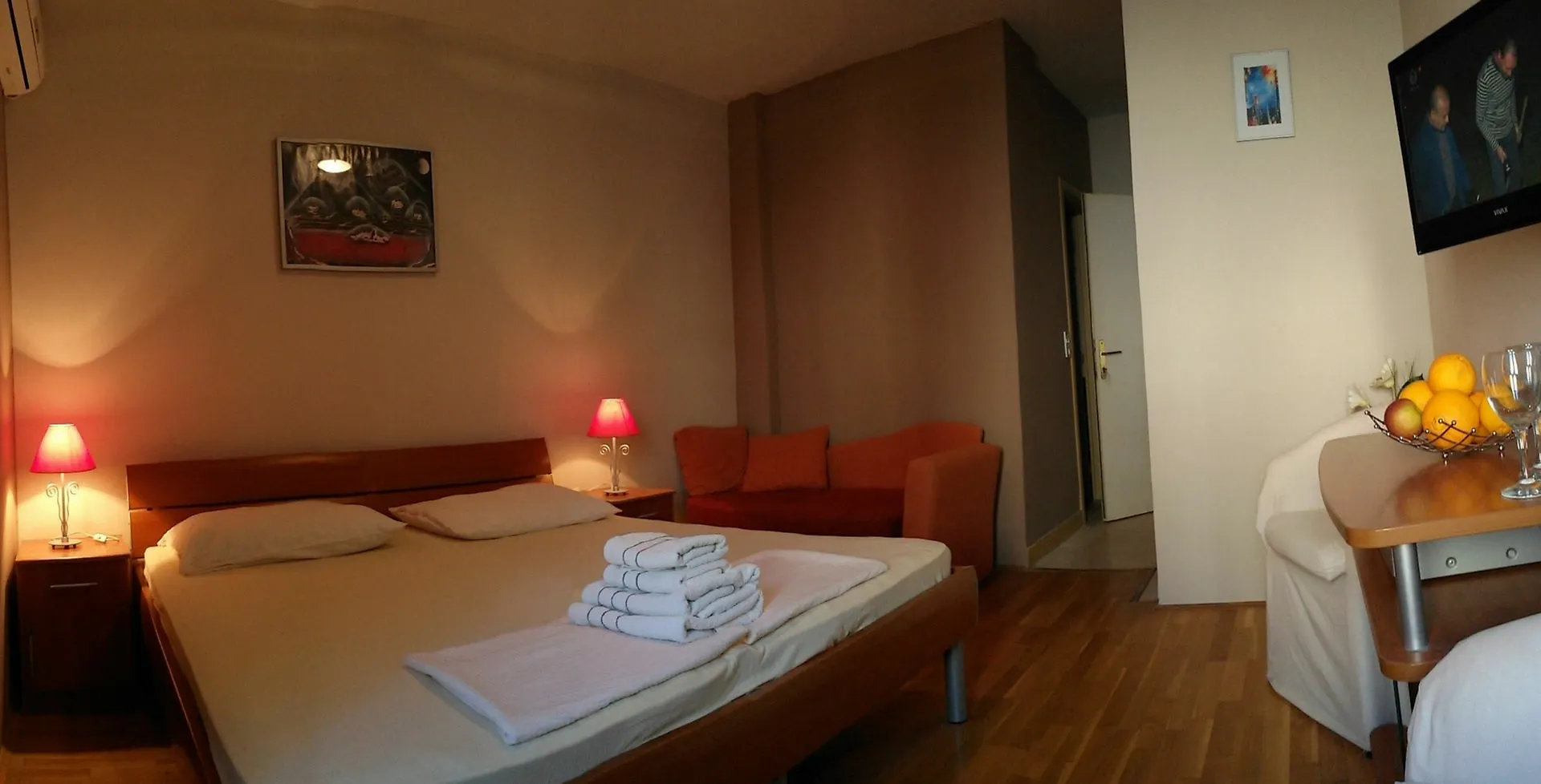 Carol Rooms Trogir Guest house